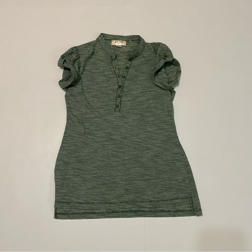 ⭐️ Self Esteem green & cream top! Size small